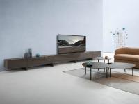 Arrow TV-Möbel mit Klapptüren, zwei identische Elemente, die nebeneinander gestellt werden, um eine große TV-Ablagefläche zu bilden