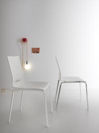 Megan Stühle in der 4-Fuß-Version aus weißem Metall und poliertem Chrom