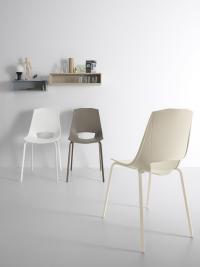 Moderner Stuhl für die Küche Nicole mit gestrichenen Metallbeinen und Sitz in Polypropylen