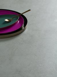 Detail der Tischplatte in der Ausführung Laminat Cleaf-Grau