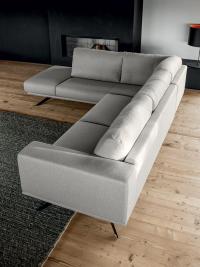 Modernes, bodenstehendes Sofa Burton mit alternativen Füßen und fester Rückenlehne