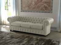 Eleganz und Luxus kennzeichnen das Sofa Chester