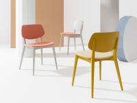 Design-Stuhl Chloe mit vier Beinen in verschiedenen Varianten, die zu unterschiedlichen Umgebungen passen