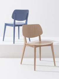 Design-Stuhl mit Holzgestell in der Farbe Chloe