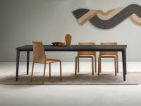 Corinne Stühle, alle mit Naturleder bezogen, kombiniert mit dem Redmoon Esstisch in Eiche Fashion Holzfurnier