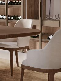 Der Sessel Elise und der Tisch Brixton gehören zur selben Kollektion und haben dasselbe Holzmuster, so dass die Ausführungen perfekt aufeinander abgestimmt sind