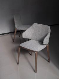 Hiru Stuhl und Sessel mit Armlehnen