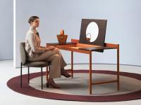 Stile e proporzioni di seduta della sedia imbottita di design con gambe in metallo Rakel