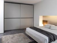 Schwebetürenschrank Arkansas mit horizontaler Griffmulde ideal für moderne Schlafzimmer