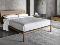 Bett mit Kopfteil aus Holz Missouri, Bettgestell aus Holz und dazu passenden Füßen