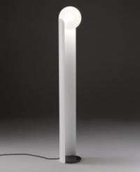 Lampe Dew in der Version Bodenleuchte mit Basissockel in schwarzem Marquina-Marmor.