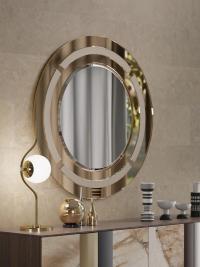Runder Spiegel mit Jolan-Glasrahmen kombiniert mit Keramos Sideboard mit Keramiktüren