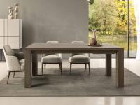 Vorderansicht des Tisches Calepio mit Platte & Beinen aus Wabenholz Stileiche Grau