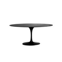 Saarinen elliptischer Tisch mit Gestell aus schwarz glänzend lackiertem Aluminium und Platte aus schwarzem, mattem Flüssiglaminat.