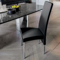 Stuhl Charonne mit hoher Rückenlehne mit elegantem und praktischem Bezug aus schwarzem Kunstleder