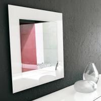 Toshima quadratischer Spiegel mit lackiertem Glasrahmen in Extrahell Weiß