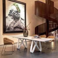 Holztisch mit modernem Design Butterfly in der ausziehbaren Ausführung mit Platte aus geätztem Hartglas extraklar weiß