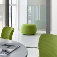 Alias moderner runder Sitzhocker, für Relaxbereiche und Wartezimmer geeignet