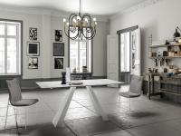 Sedia di design da salotto imbottita Bell con struttura in tubolare metallico verniciato bianco - abbinamento con il tavolo Desire