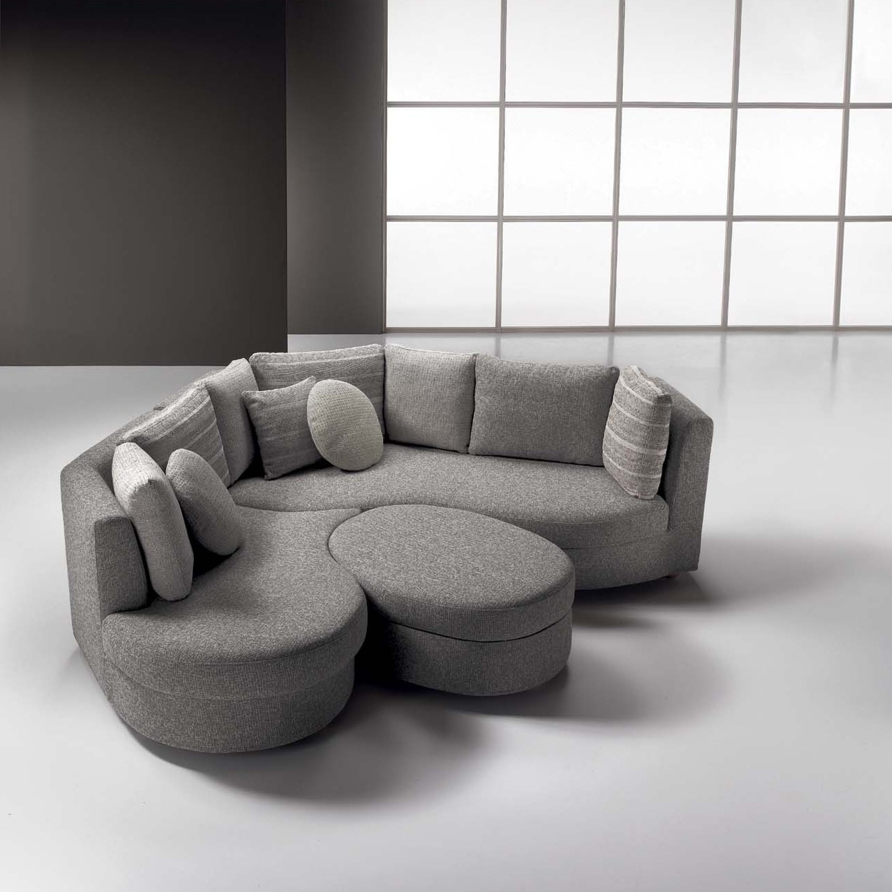 Диван с круглой спинкой. Полукруглый диван кожаный. Eichholtz мебель диван. Круглые диваны для гостиной. Диваны полукруглые раскладывающиеся для гостиной.