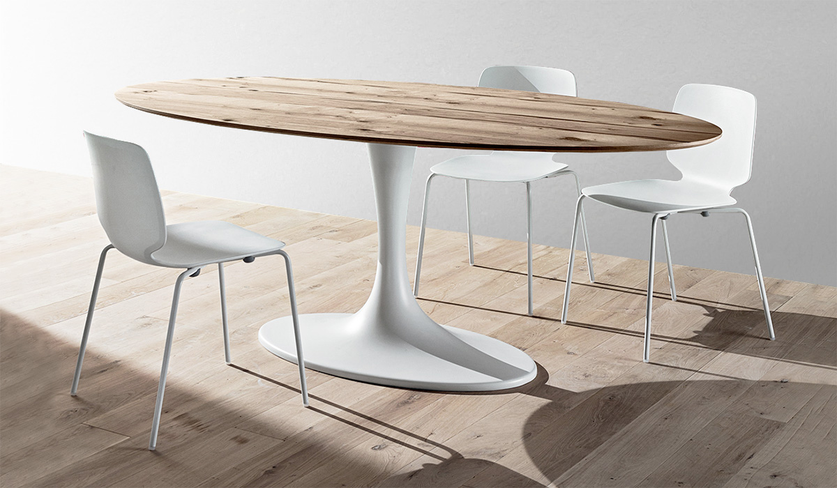 Tavolo e sedie in stile nordico