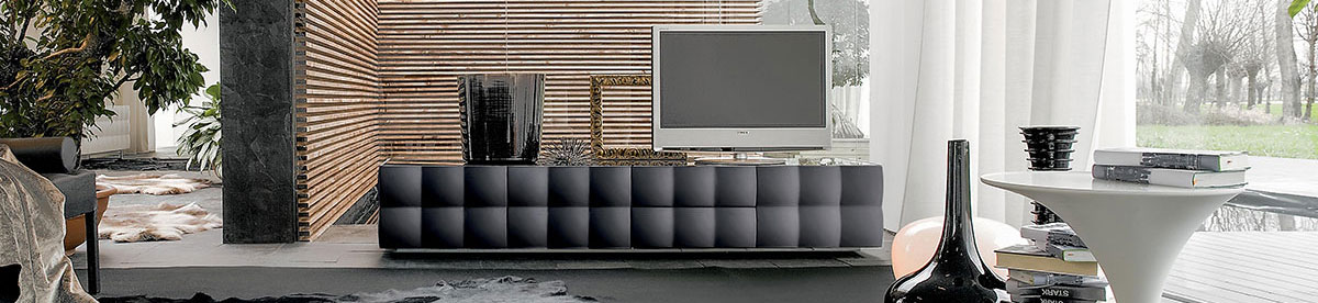 Angolo relax con mobile TV di design con ante decorative