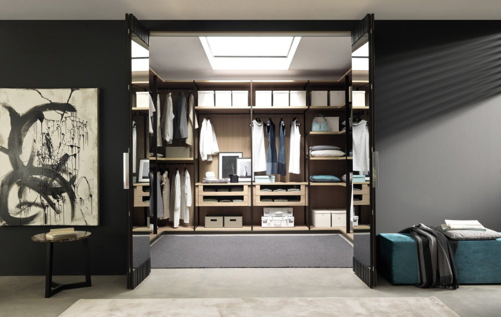 La grandezza della cabina armadio determina l'organizzazione interna e la scelta degli accessori.