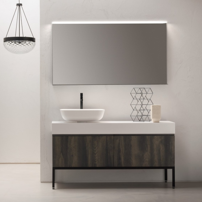 Mobile bagno minimal chic con base in metallo e lavabo in appoggio N89 Atlantic