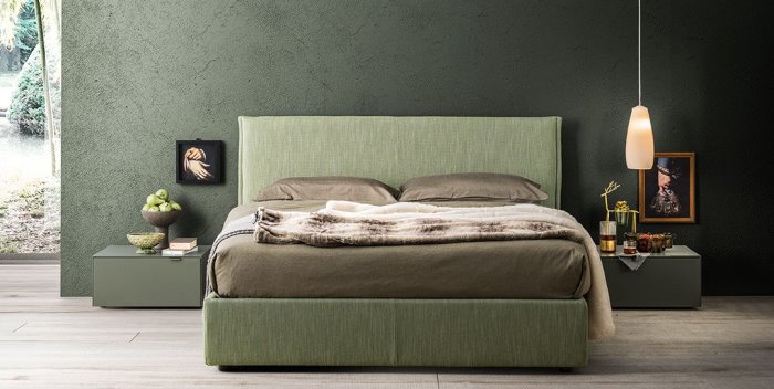 Letto imbottito rivestito in tessuto verde Keywest