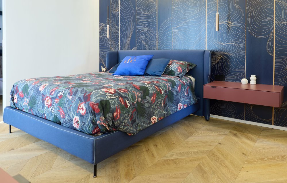 Letto imbottito con rivestimento blu cobalto | Grevy