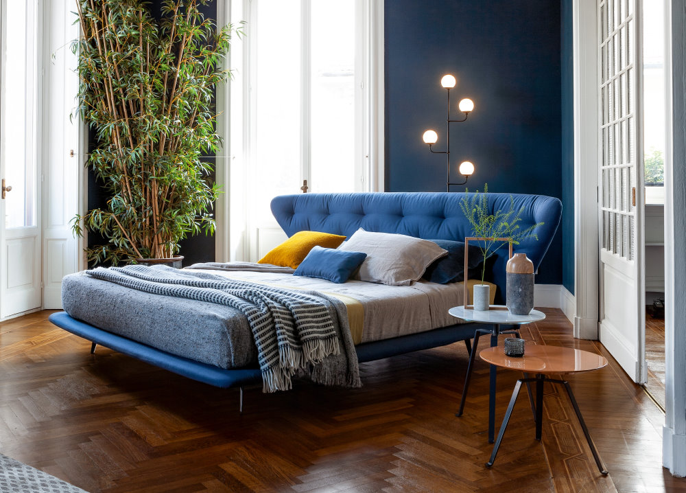 Letto moderno in tessuto blu elettrico | Lovely Bed