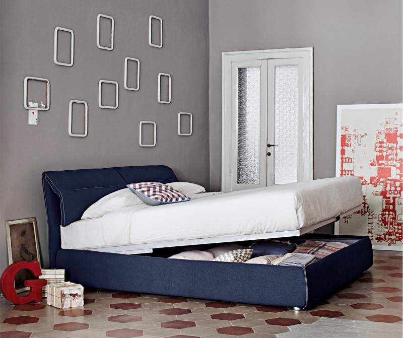 Letto tessile blu scuro con contenitore