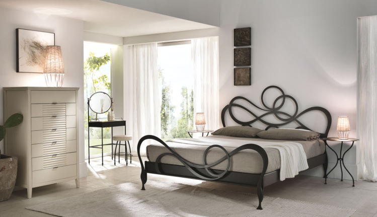 Letto in ferro tagliato a laser laccato nero J'adore cm 185 x 212