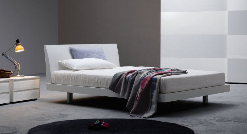 Letto Blues - letto in laminato frassinato laccato a poro aperto bianco