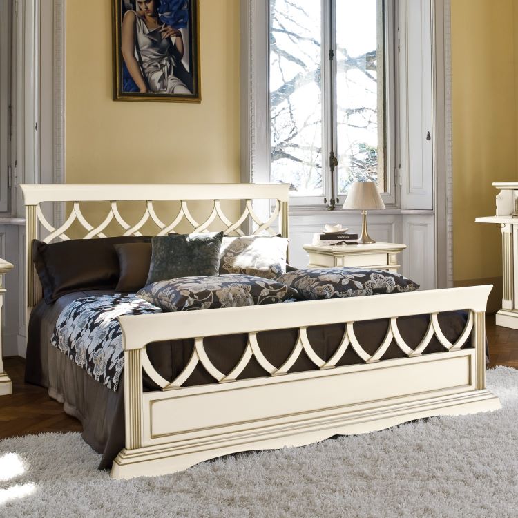 Letto matrimoniale classico in legno bianco anticato intagliato Perla