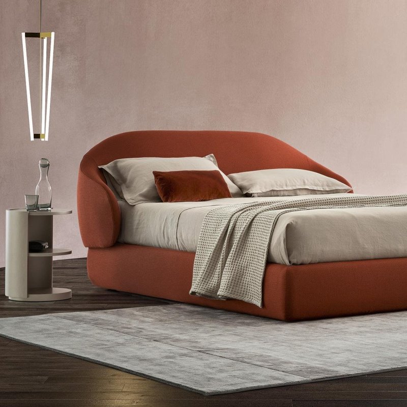 Letto imbottito in tessuto arancione bruciato | Kalin