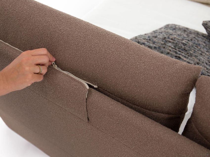 Dettaglio del sistema di rimozione tramite cerniera dei cuscini di una testiera tessile