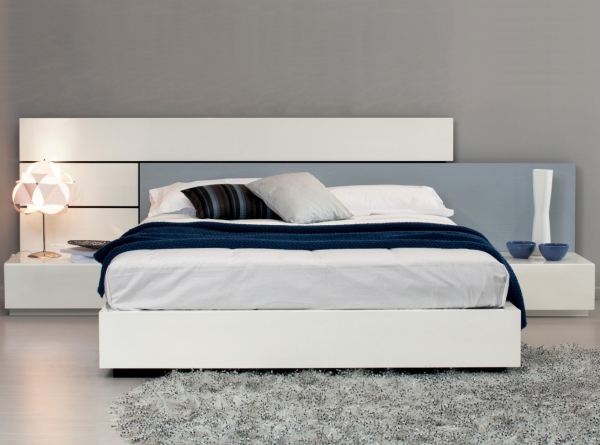 Letto sommier matrimoniale in legno bianco, con boiserie bicolore abbinata