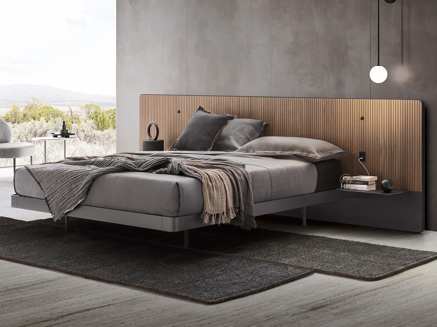 Letto in legno grigio con piedini alti Macan