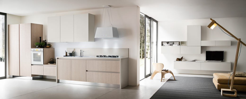 Cucina in linea in rovere segato sbiancato con pensili bianchi Six 05