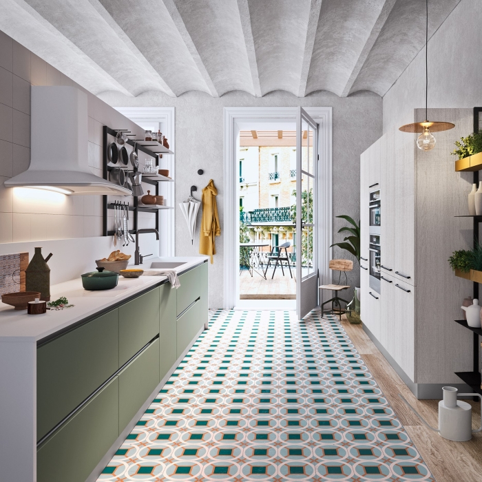 Cucina lineare in verde e bianco con pavimento geometrico