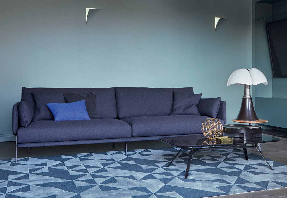 Divano Structure Sofa con piedini in metallo e rivestimento in tessuto blu scuro