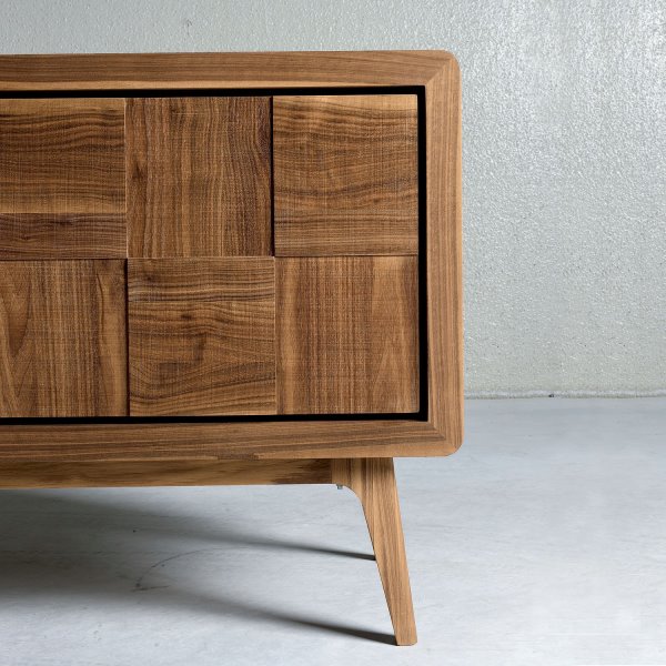 Credenza in legno massello di noce Aiko