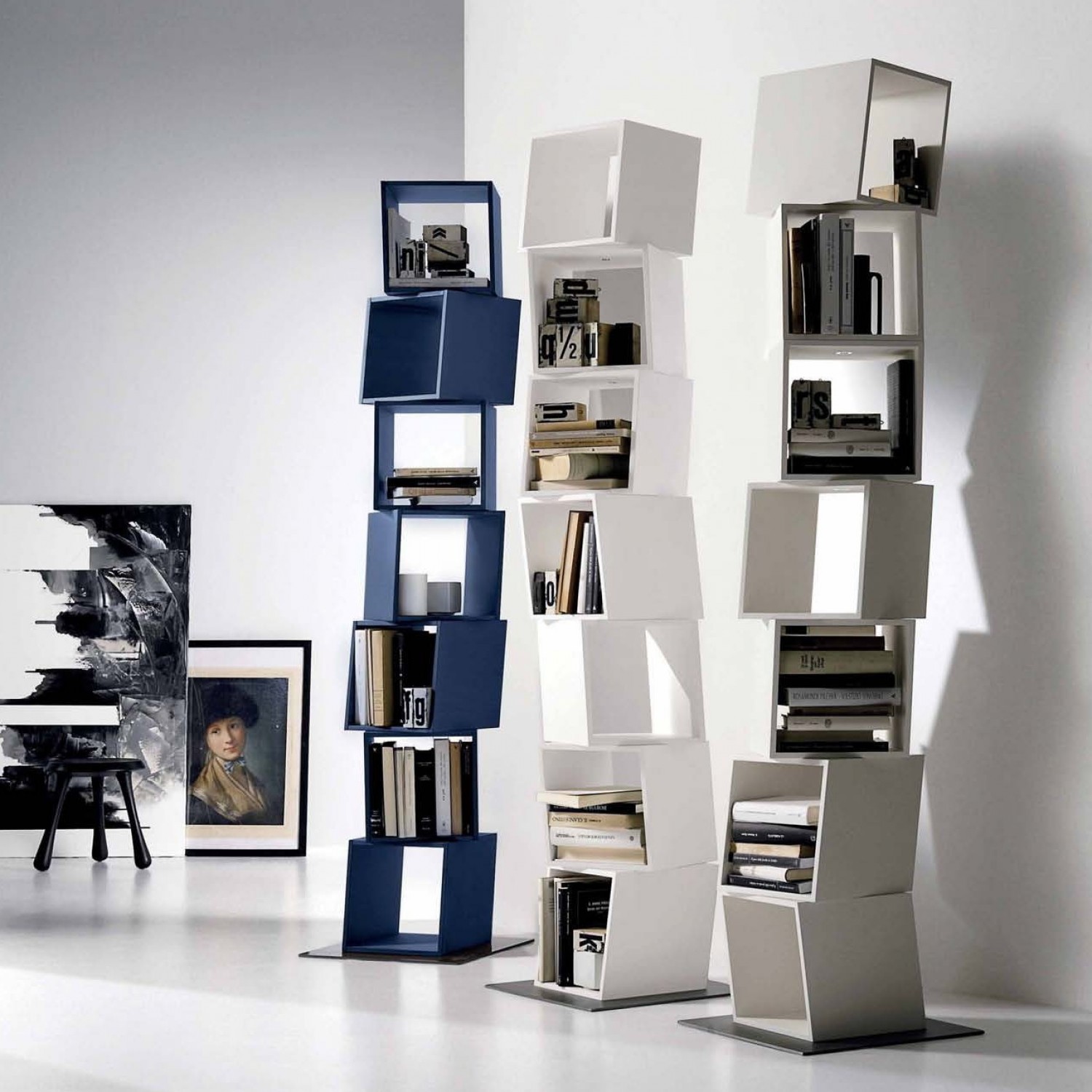 Libreria Totem Shelf da terra girevole - Arredare Moderno