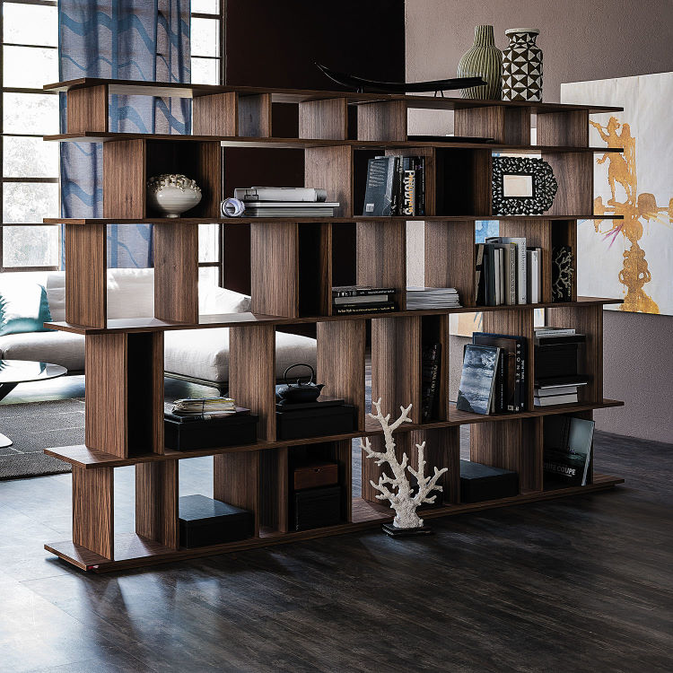 Libreria freestanding in legno per separare ingresso e salotto - Loft