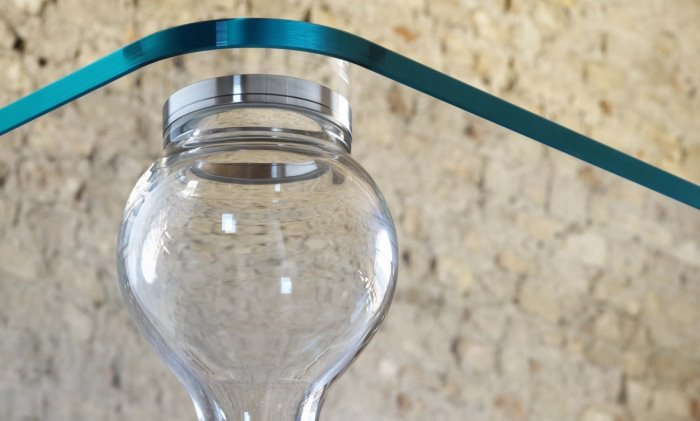 Tavolo Blow completamente realizzato in vetro extrachiaro temprato 15 mm, con gambe in vetro soffiato di Murano