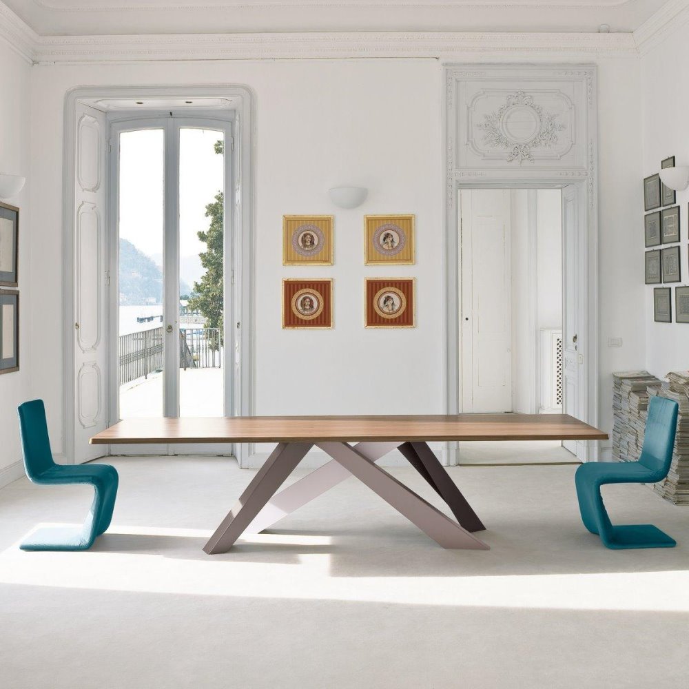 Tavolo con piano in legno e base centrale incrociata Big Table di Bonaldo